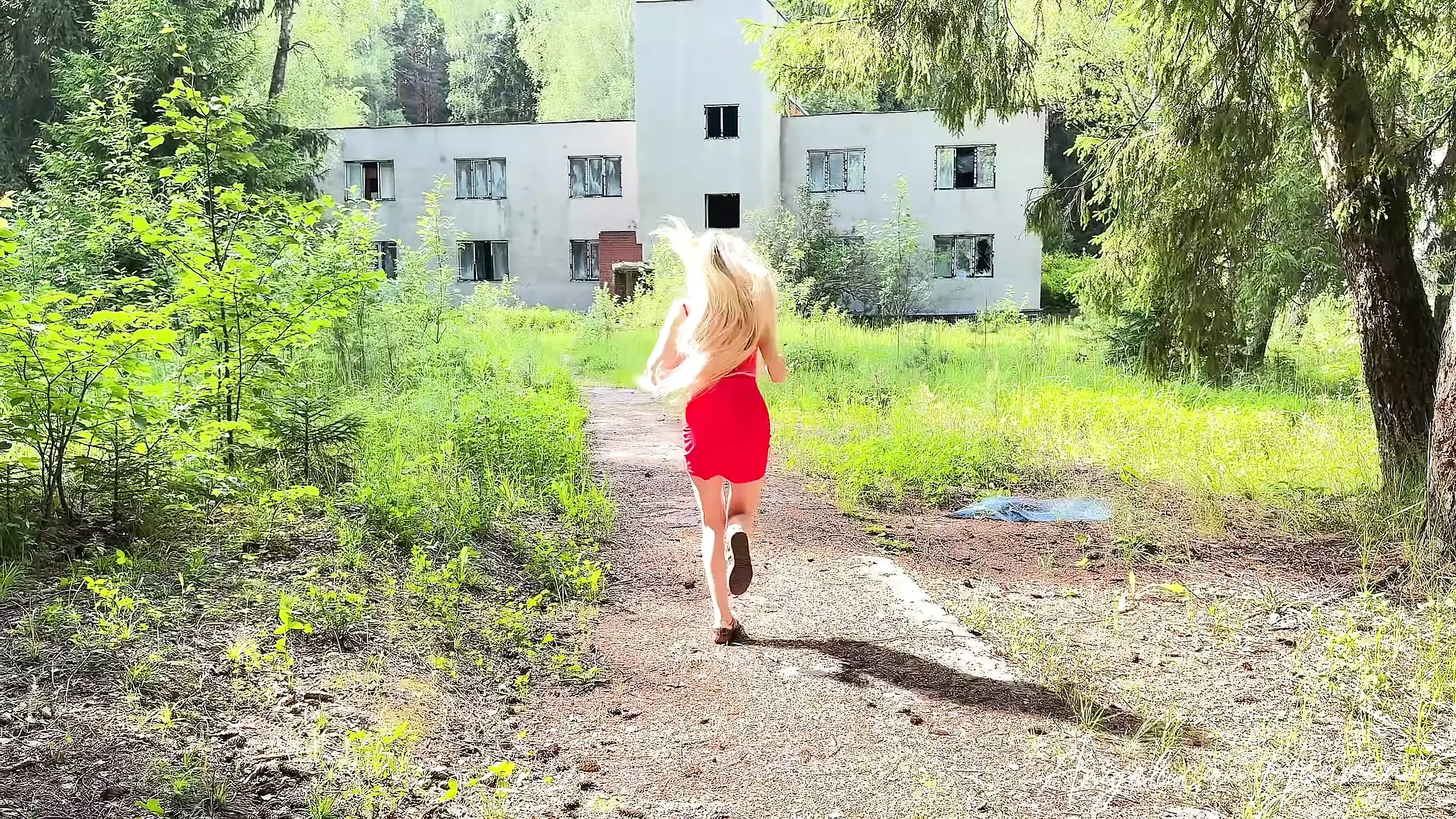 The pervert Maniac fucked a busty blonde in the woods