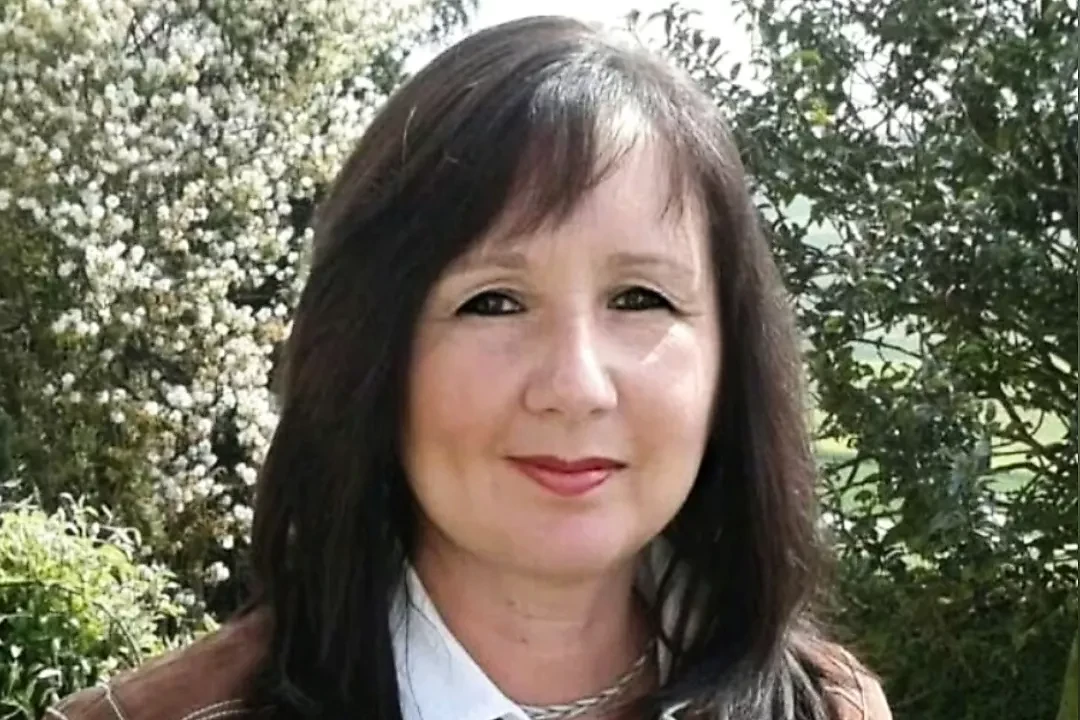 Painful anal. Housewife Marion moans in pain