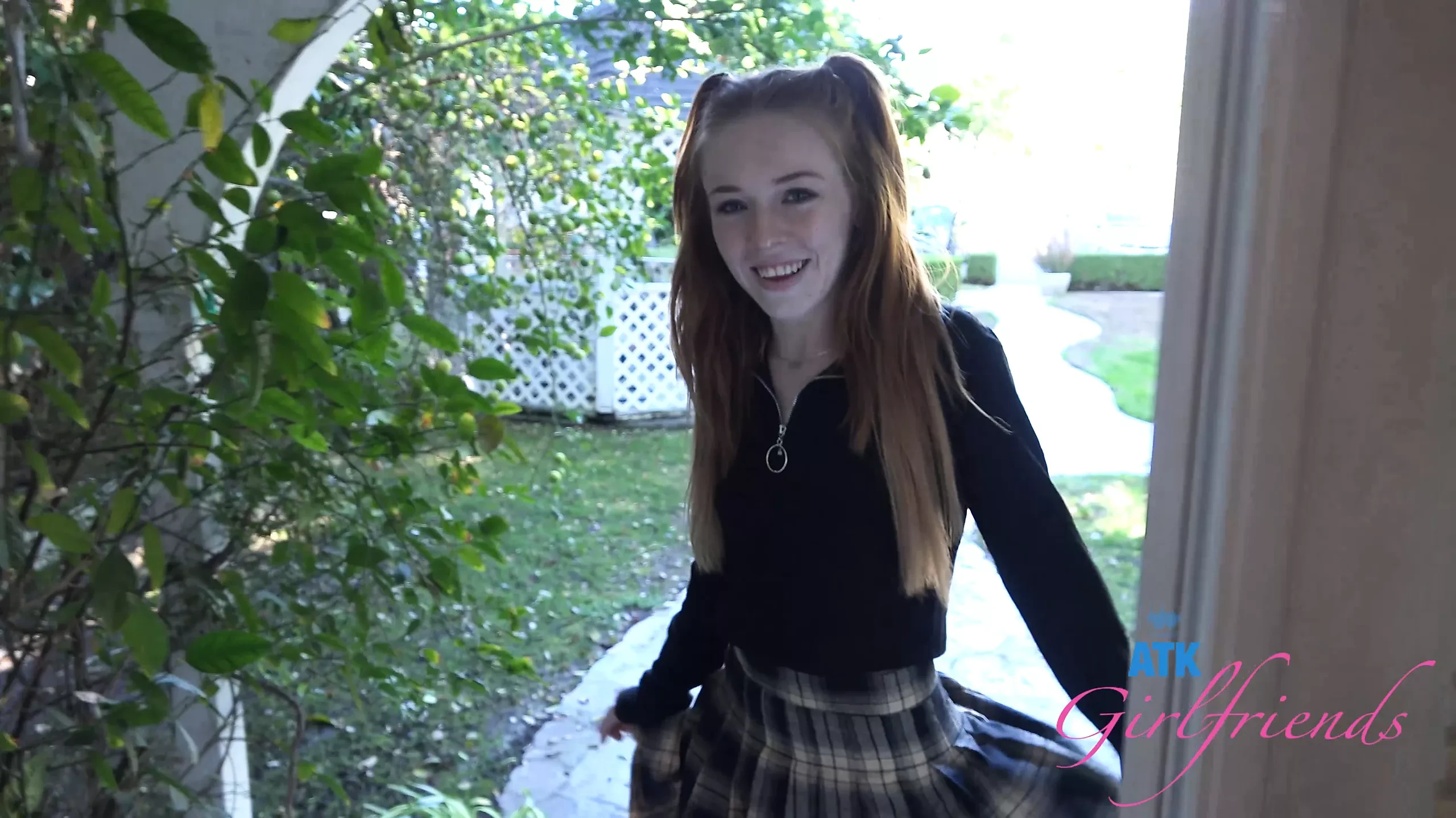 Madi Collins (Amateur POV) hookup and creampie – NO CONDOM.