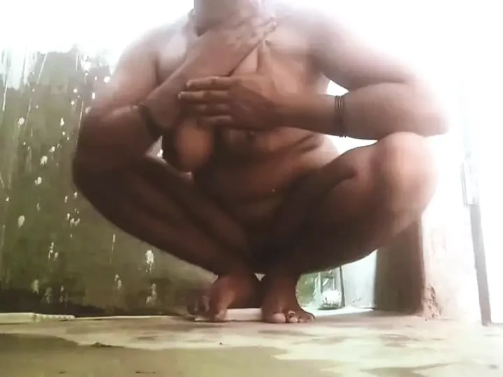 The step mother of the native village doll sister-in-law, restlessly putting her fingers in her boobs and pussy to fuck her, the pussy water came out and became calm