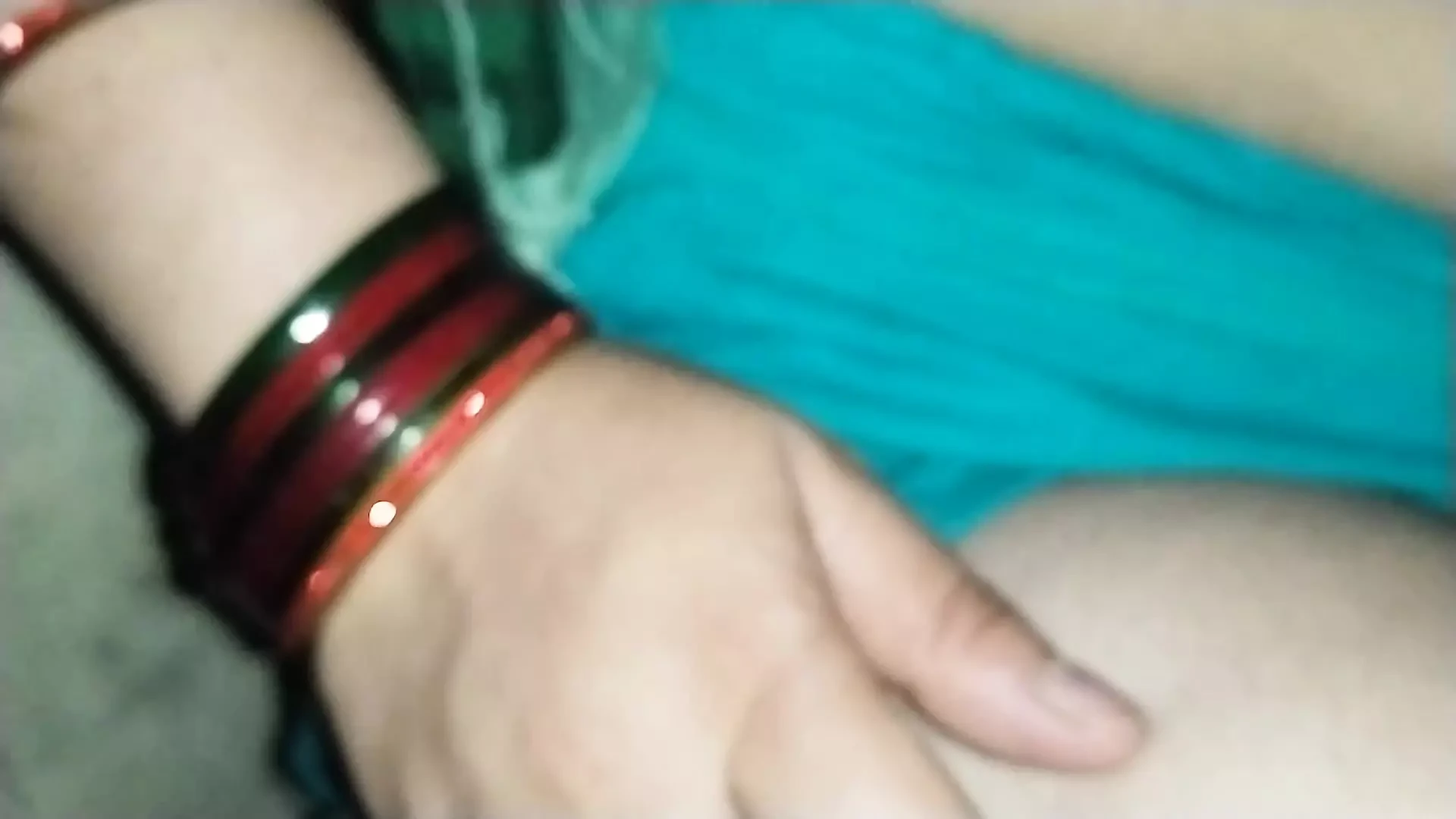 Desi cuckold husband hindi saali se chudai