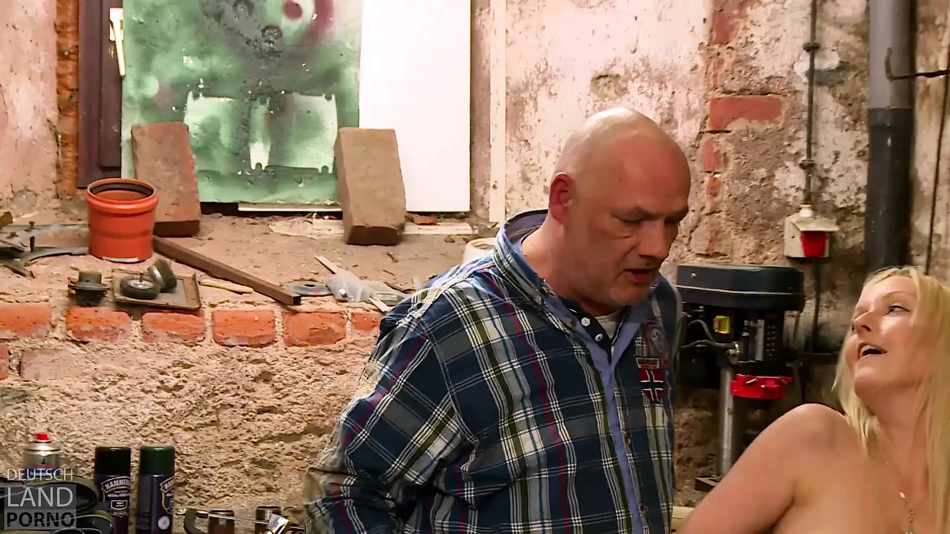 2 hours – horny German sluts – young and old … can fuck and watch you … have fun DVD