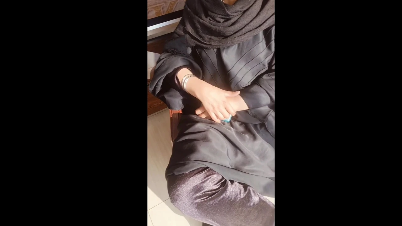 Madam ki office ma chudhai ker dee