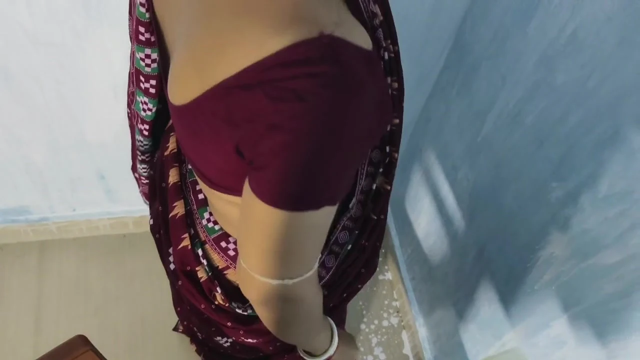 Hot Sona bhabhi fucking by house print wala, when her husband not at home