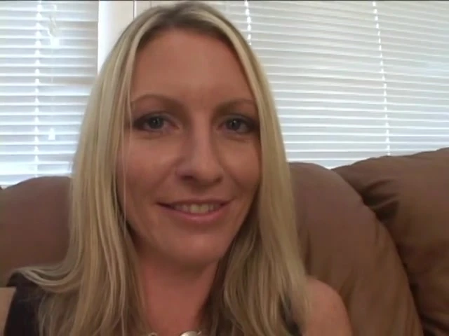 MILF Emma has a fantastic body and is eager to fuck