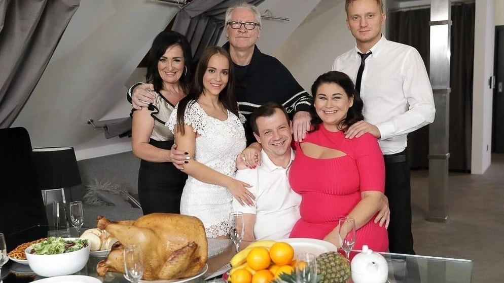 Family Orgy on Thanksgiving – FREE FULL VR VIDEO by VirtualTaboo.com